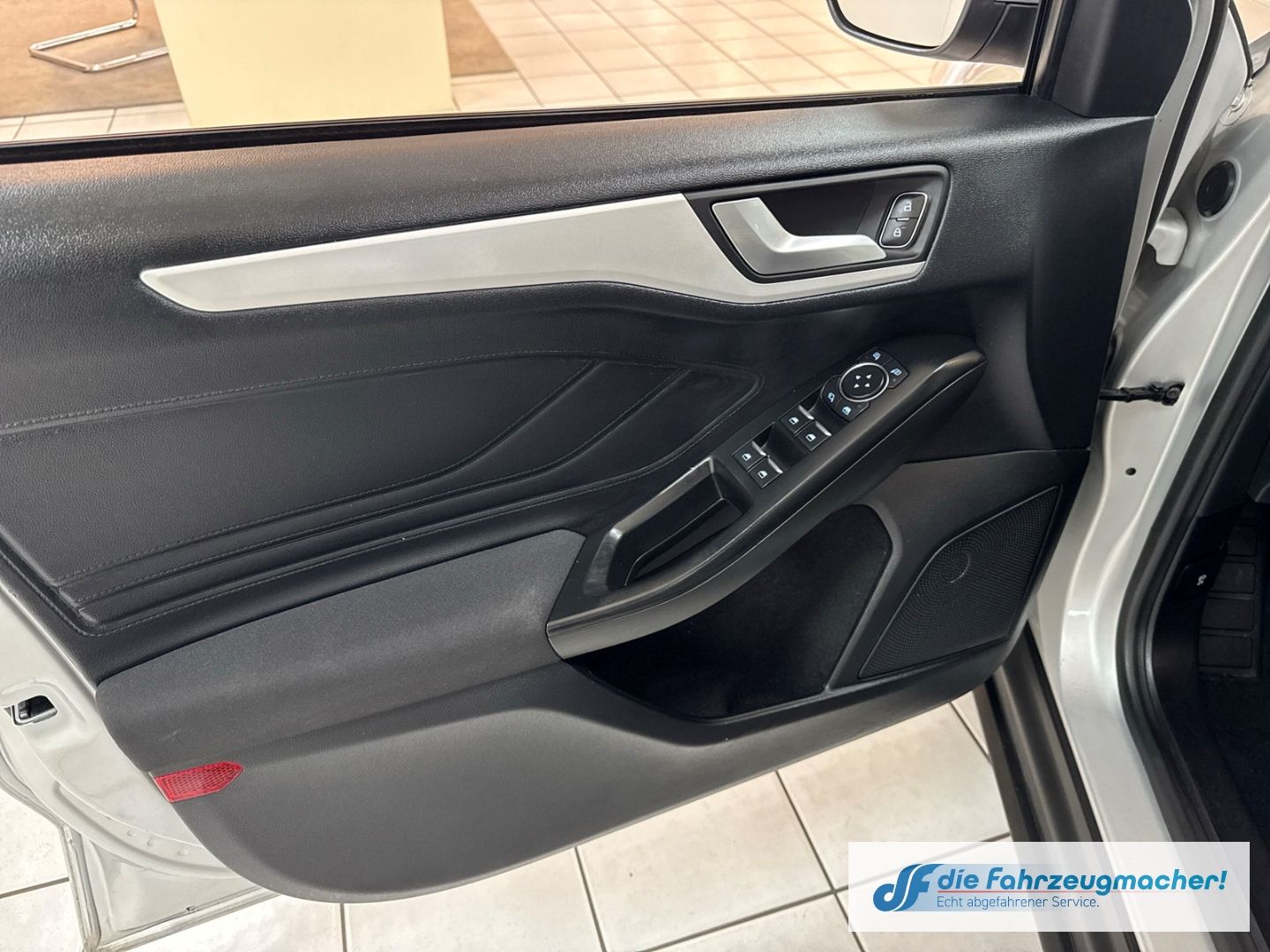 Fahrzeugabbildung Ford Focus Turnier Cool & Connect 1.0 EcoBoost EU6d-T