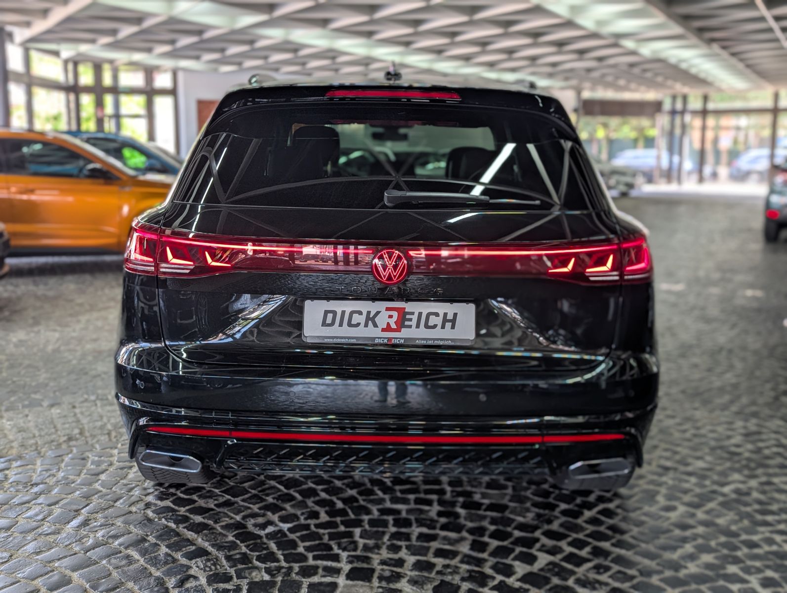Fahrzeugabbildung Volkswagen Touareg 3.0TDI 4M R-Line VOLL Black 22" UPE 114T