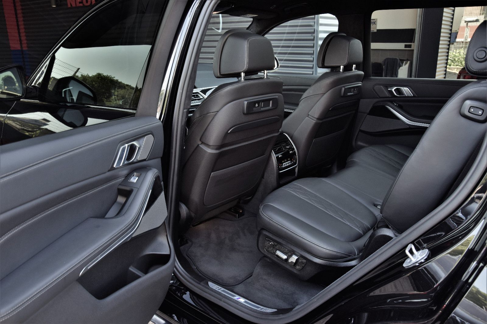 Fahrzeugabbildung BMW X7 M50d xDrive SkyLounge 7Sitze Sitzlüft AHK 22"