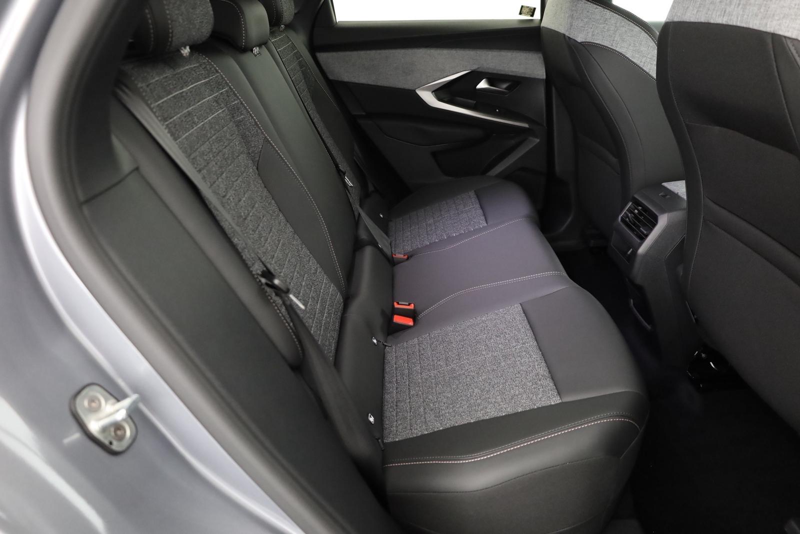 Peugeot 3008 1.2 Hybrid 145 Aut. LED ACC Navi 360°