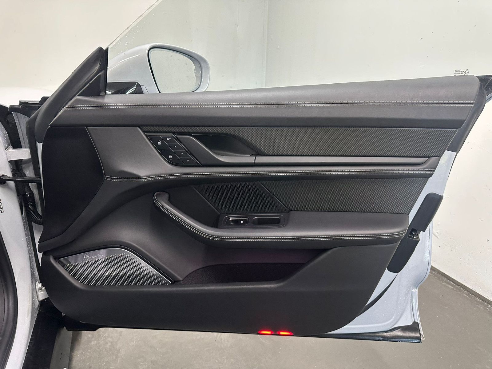 Fahrzeugabbildung Porsche Taycan Turbo *VOLL*KERAMIC*PANORAMA*
