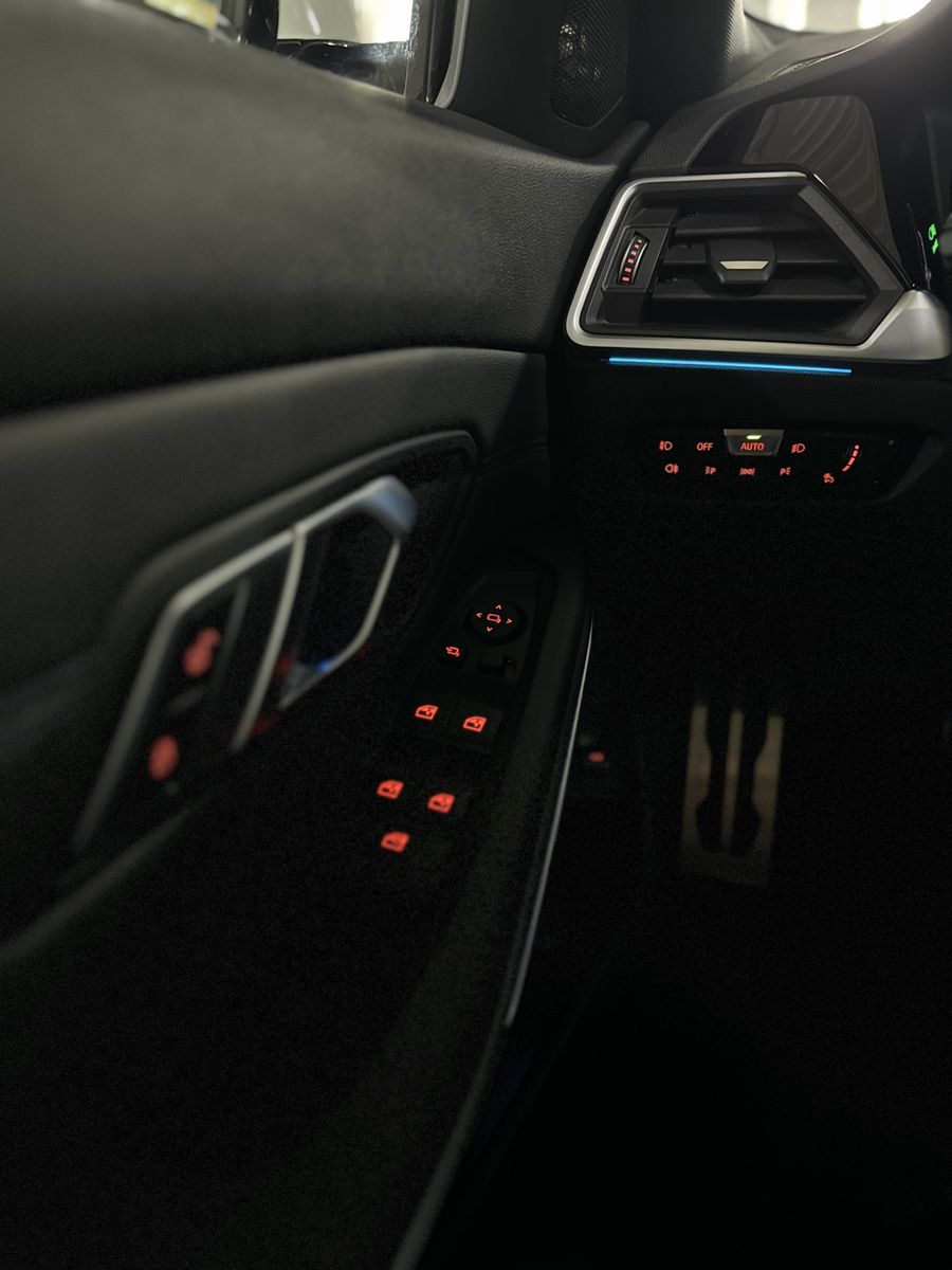 Fahrzeugabbildung BMW 330e M Sport Laser HUD DAB H/K Komfort Alarm ACC