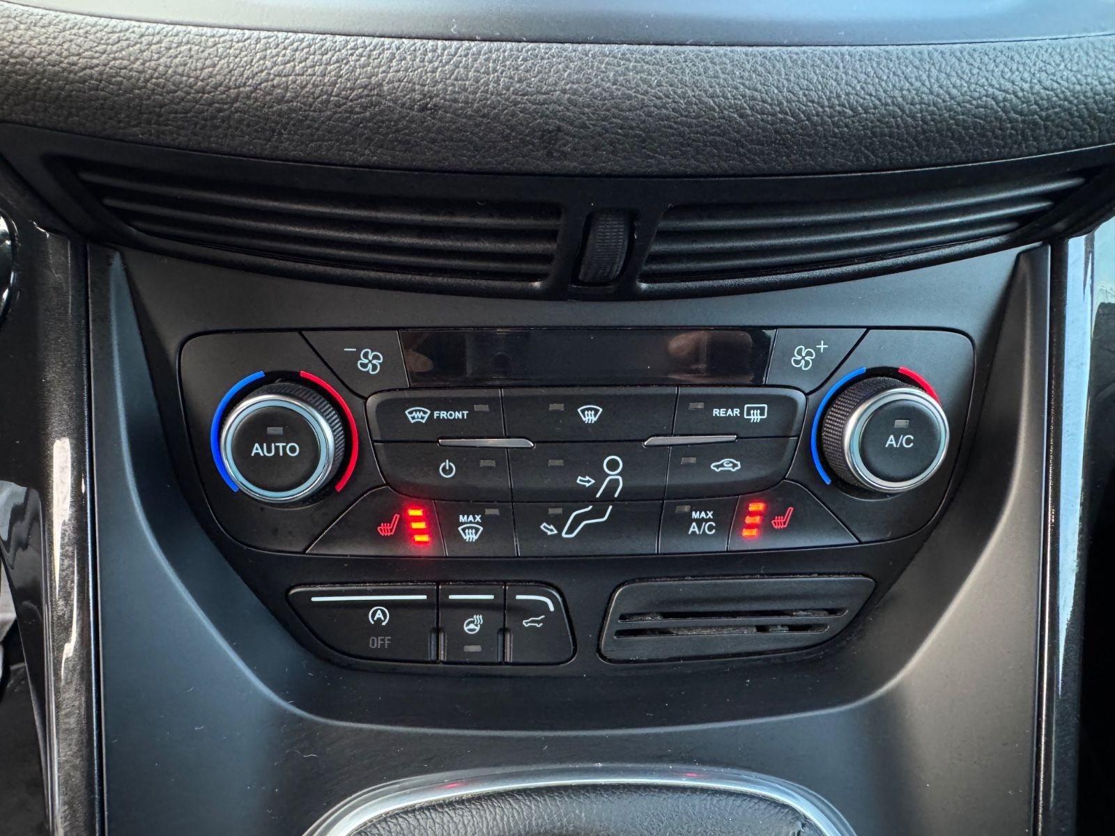 Fahrzeugabbildung Ford Kuga Titanium*LED*8Fach Alu*Kamera*Teilleder