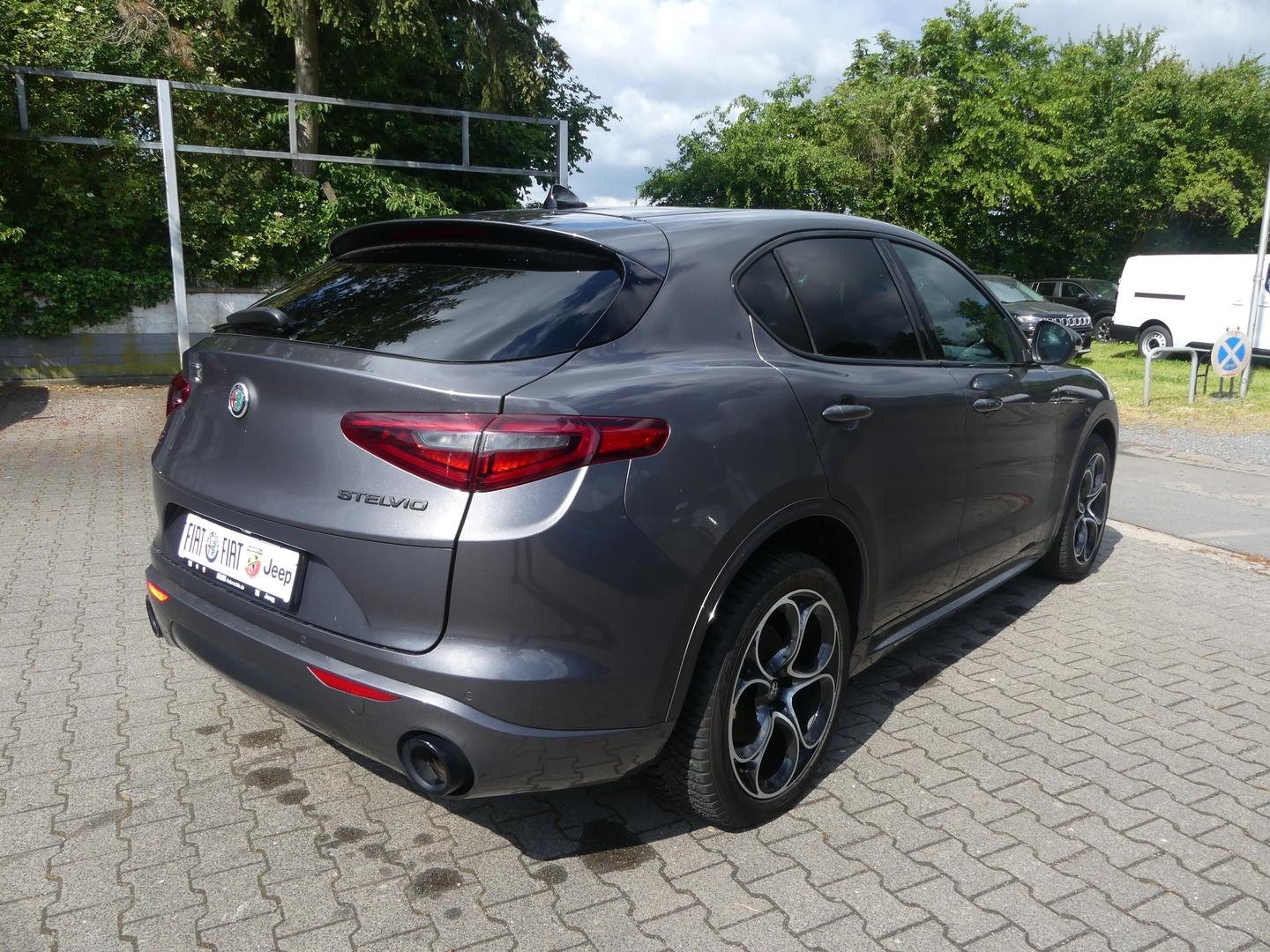 Alfa Romeo Stelvio VELOCE 2.0 TURBO Q4 PANO KAMERA XENON AL