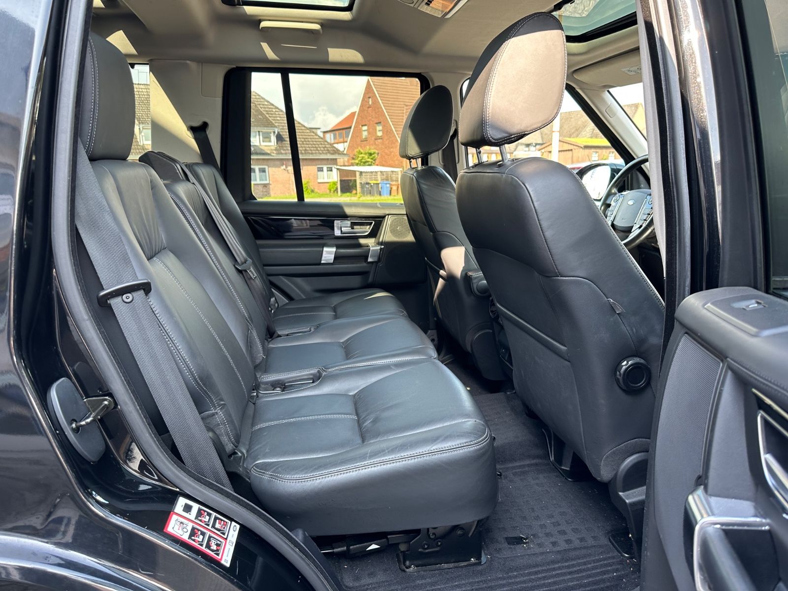 Fahrzeugabbildung Land Rover Discovery 4 3.0 SDV6 Landmark AHK/Leder/Meridian