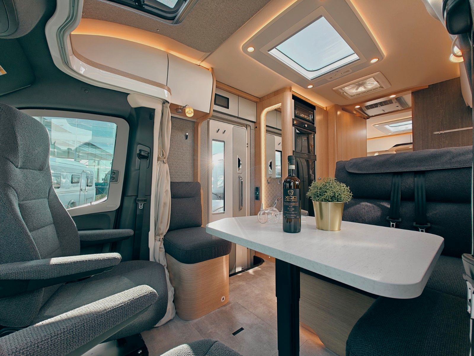 Fahrzeugabbildung HYMER / ERIBA / HYMERCAR B - KLASSE ML T 780 BLACKLINE