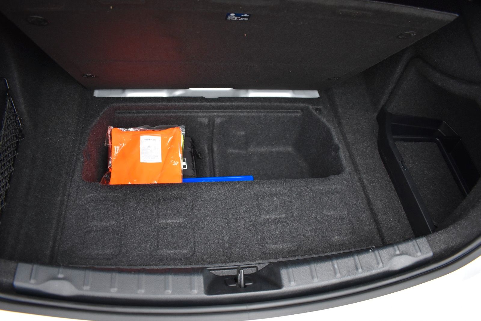 Fahrzeugabbildung BMW 320 i Limo. Sport Line