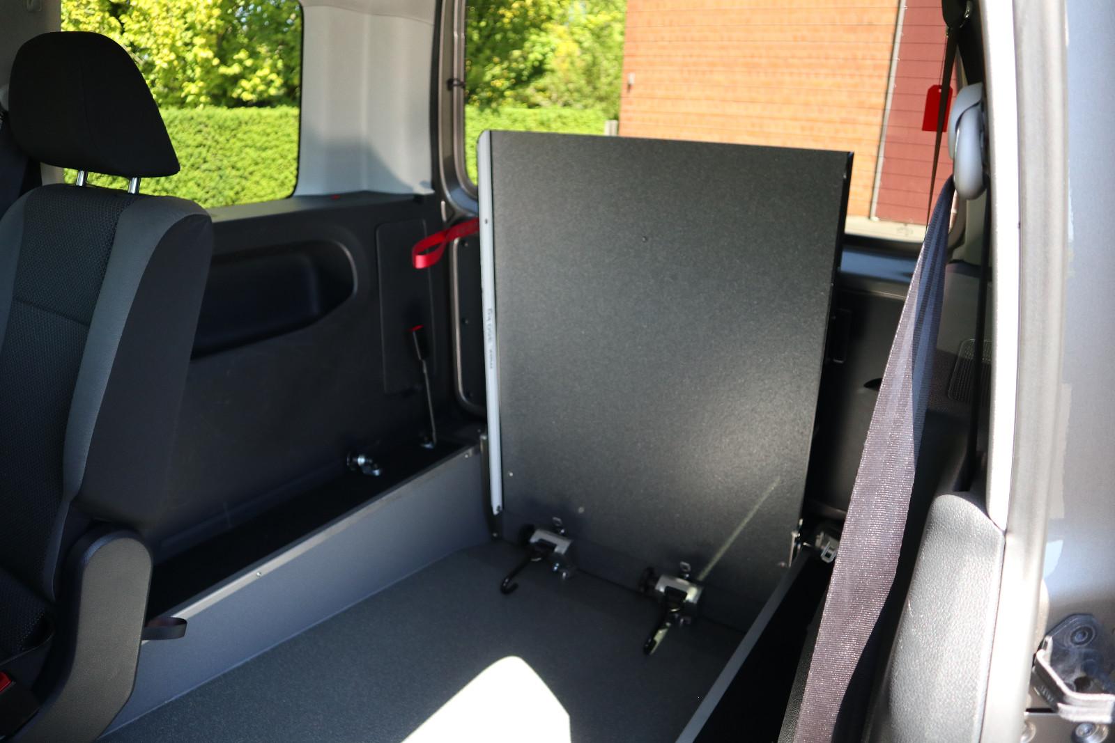 Volkswagen Caddy 1,4TSI DSG*rollstuhlgerecht*Wenderampe*AMF