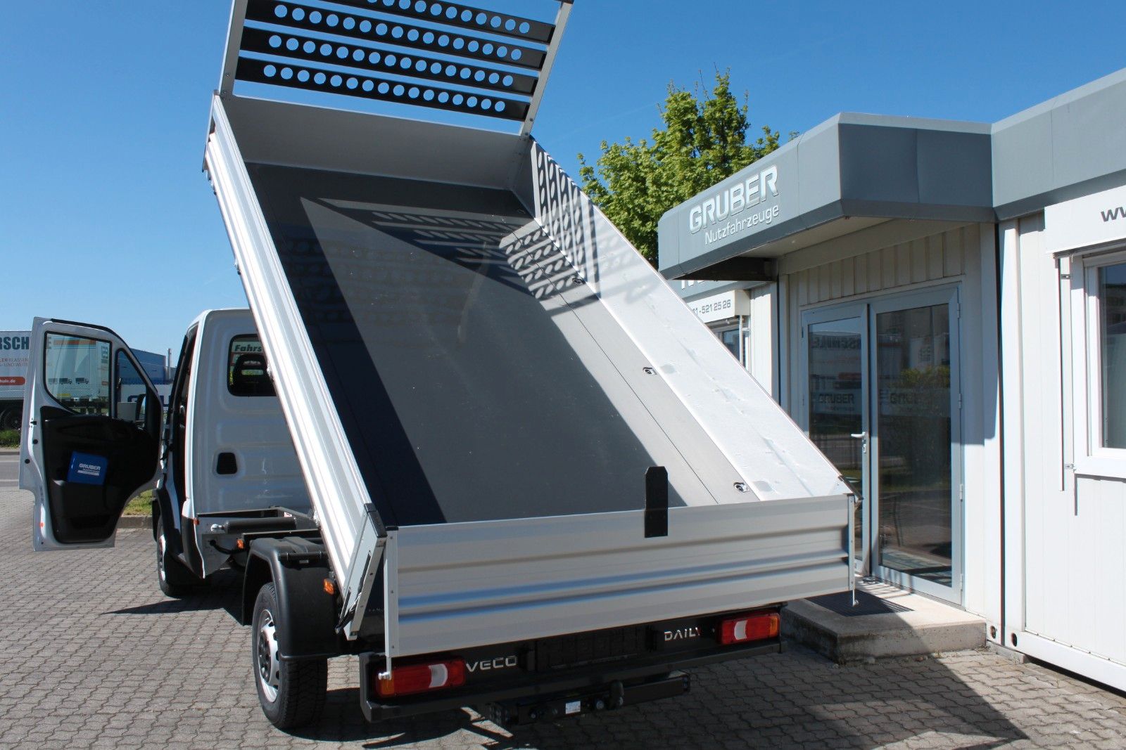 Fahrzeugabbildung Iveco Daily Kipper 3,5 Ton AHK;FS-Vorbereitung
