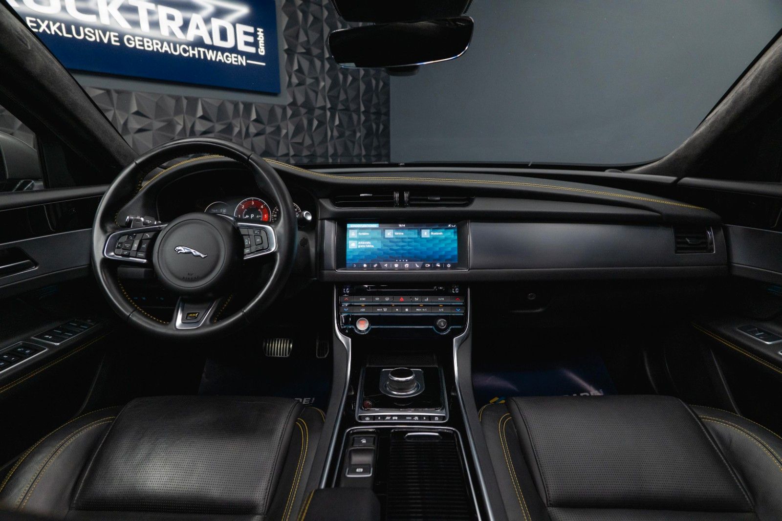Fahrzeugabbildung Jaguar XF 300 Sport Black Edition | Pano | LED | 20Zoll
