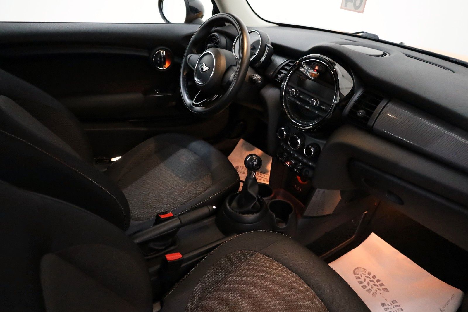 Fahrzeugabbildung MINI COOPER Mini 3T LED,SH,Paket: Pepper,Allwetter