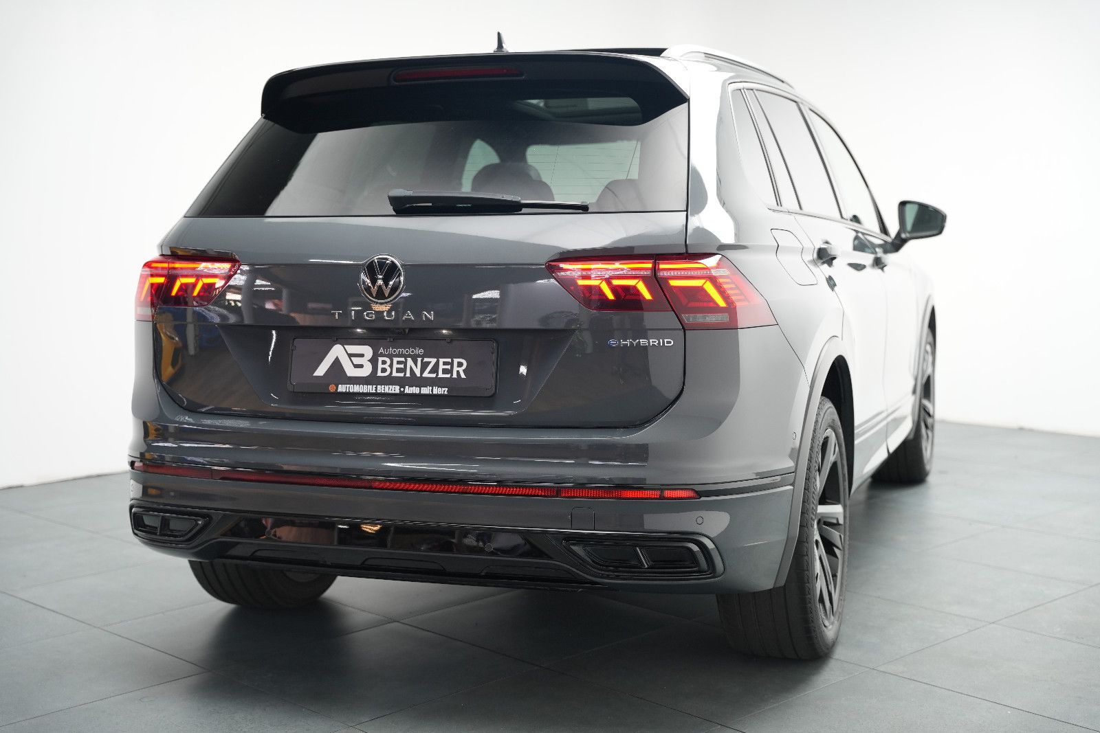 Fahrzeugabbildung Volkswagen Tiguan R-Line Hybrid *Panorama*360°Kam*Virtual