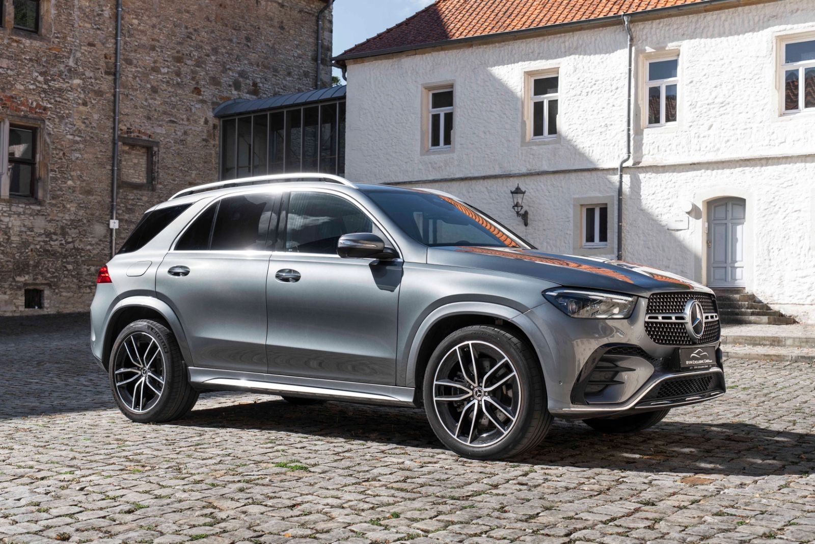 Fahrzeugabbildung Mercedes-Benz GLE 350de 4Matic AMG 3D KAM BURMESTER ACC LUFT