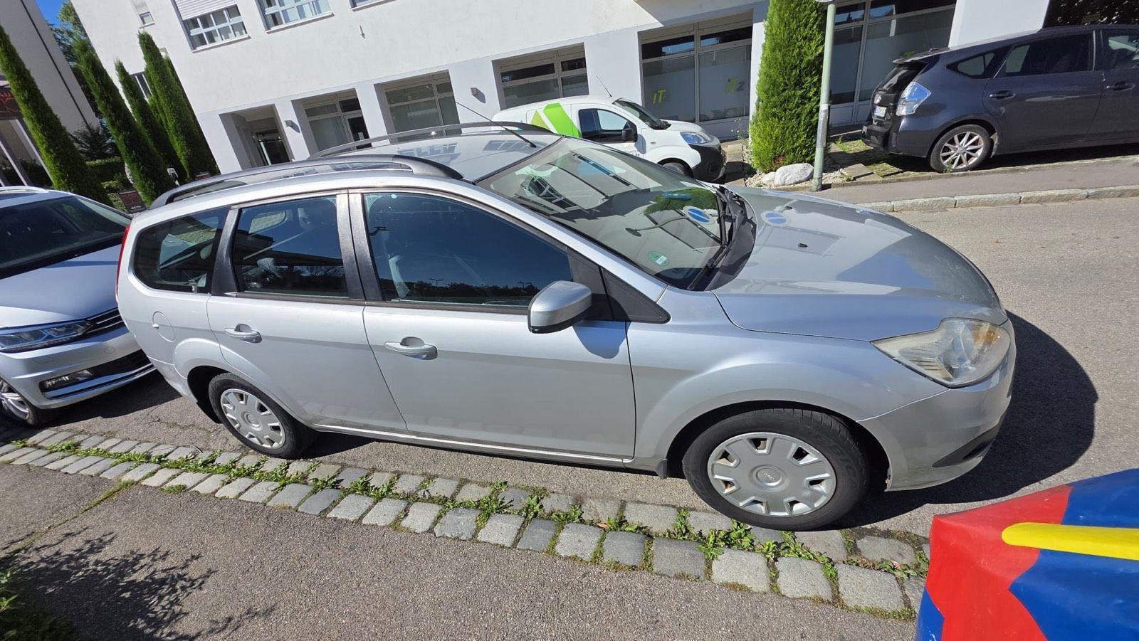 Ford Focus 2010 — interior