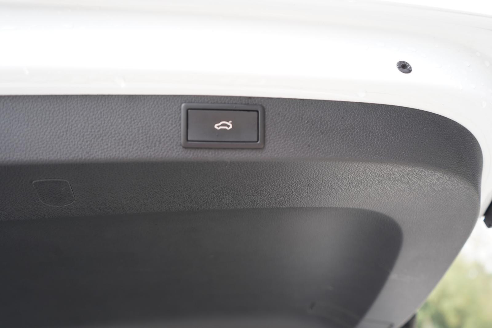 Skoda Karoq 1.5 TSI Tour DSG LED Navi Kamera PDC DAB