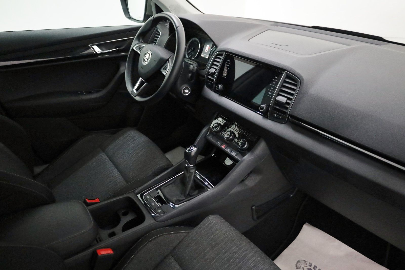 Fahrzeugabbildung SKODA Karoq Style Navi,LED,Kamera,SH,PDC,SR+WR,AHK