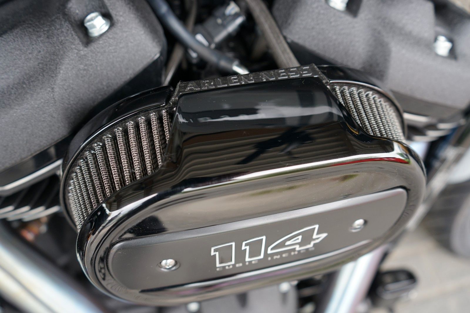 Fahrzeugabbildung Harley-Davidson Softail Street Bob 114 CLUBSTYLE Öhlins Zard DON