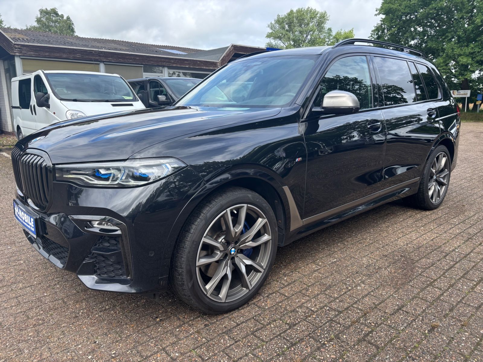 BMW X7 M50d M-Paket 7 Sitze Laser Pano TV *Voll*
