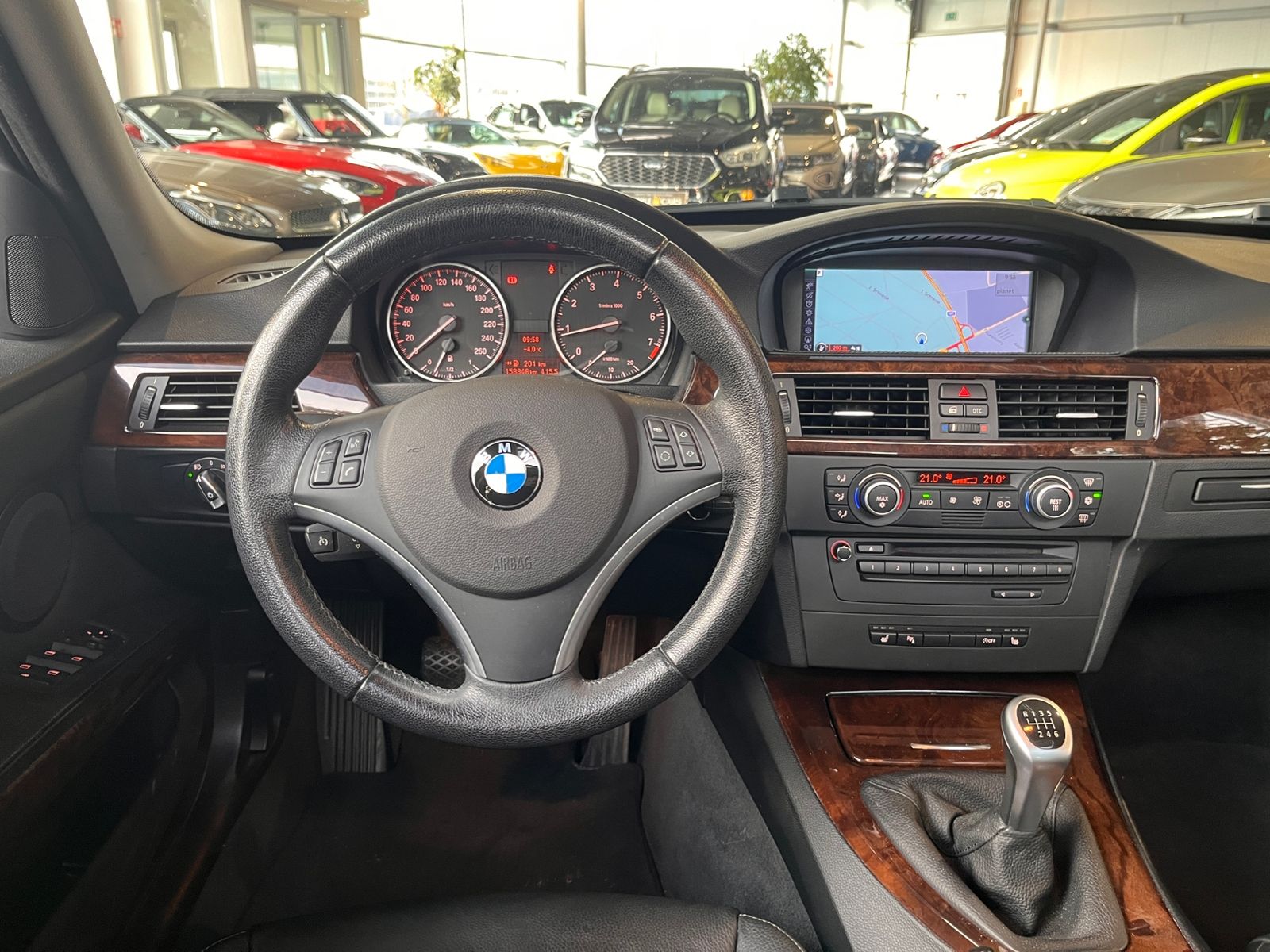 Fahrzeugabbildung BMW 320i  Touring PANO XENON NAVI