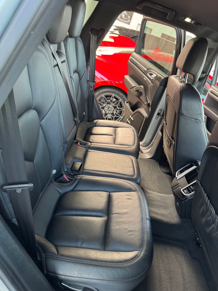 Fahrzeugabbildung Porsche Cayenne S Porsche Scheckheft
