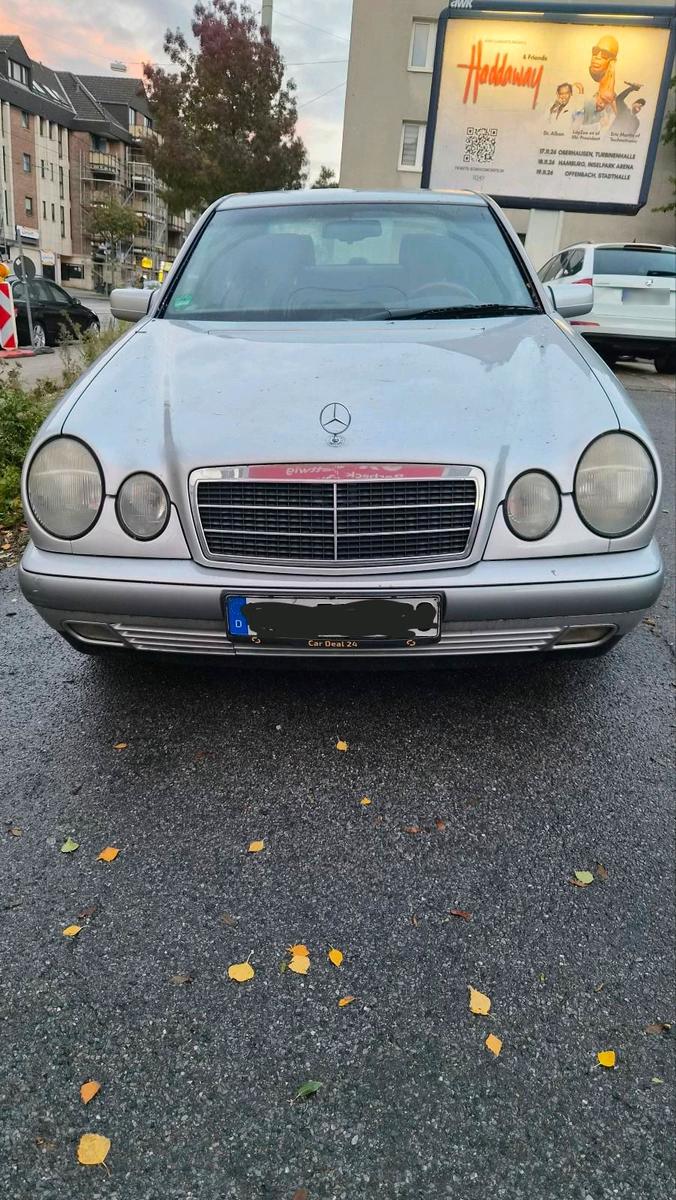 Mercedes-Benz E 230