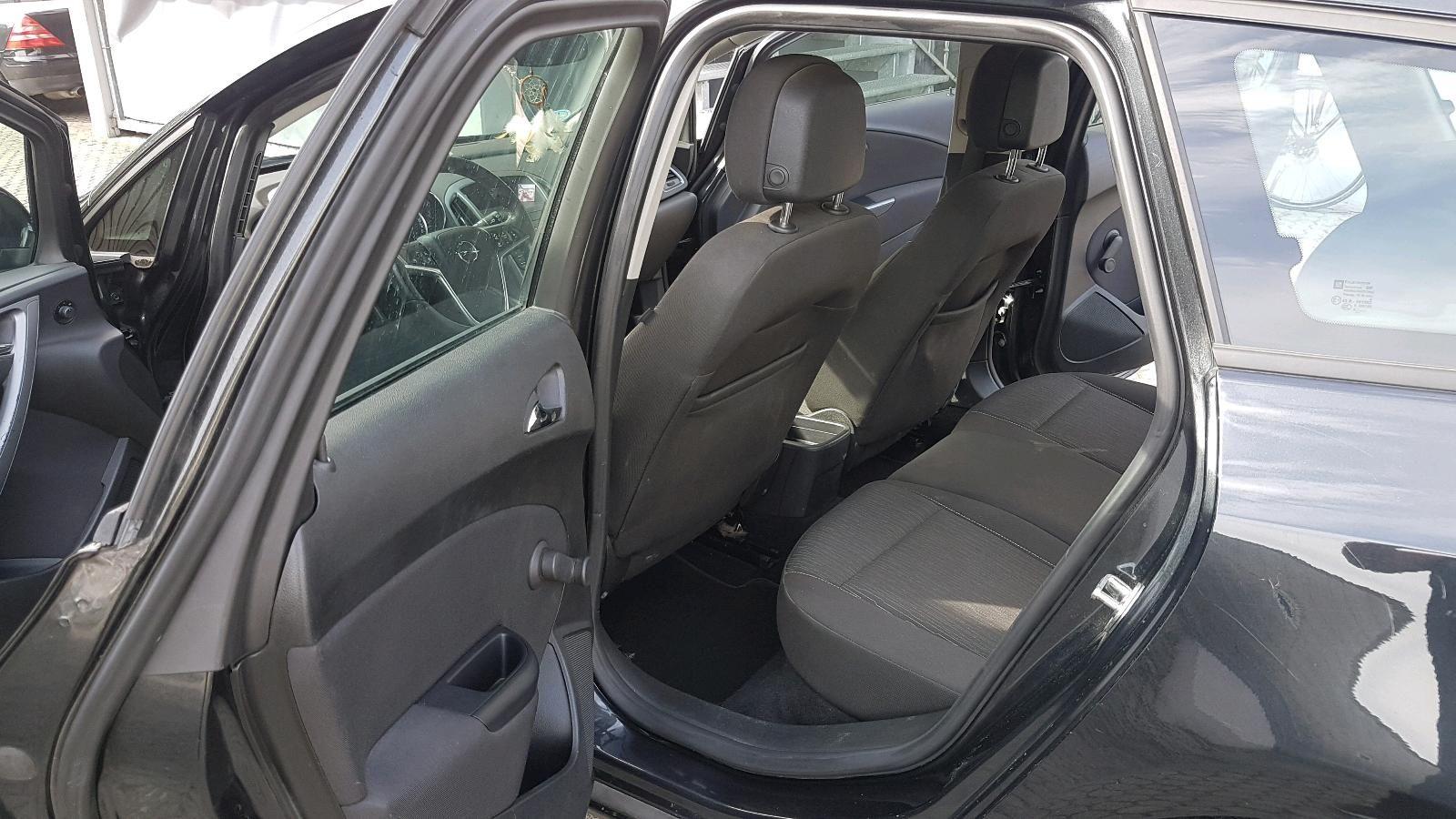 Opel Astra 2013 — photo 9