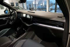 VW Touareg TDI R-Line | Leder | HuD | Luftfederung VW Touareg TDI R-Line | Leder | HuD | Luftfederung