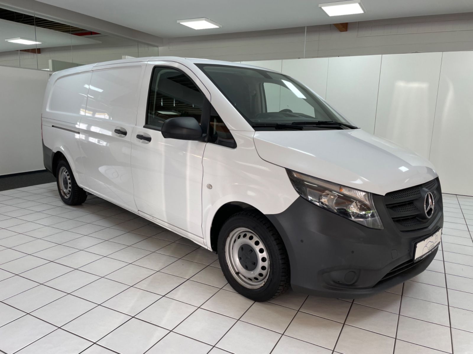 Fahrzeugabbildung Mercedes-Benz Vito Kasten 111 extralang *Werkstatt*