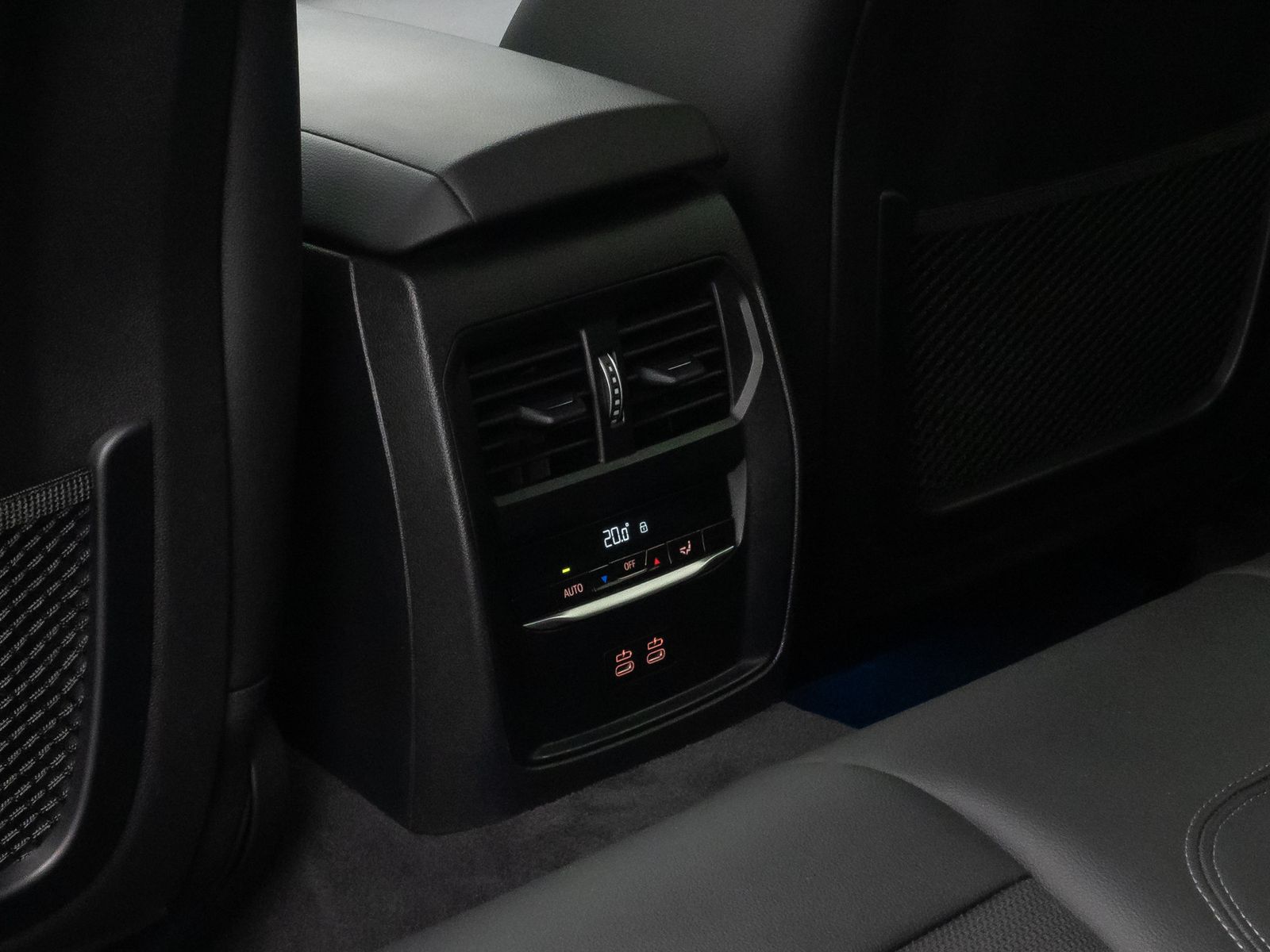 Fahrzeugabbildung BMW 330e Stop&Go Kamera DAB Komfort Leder Sport