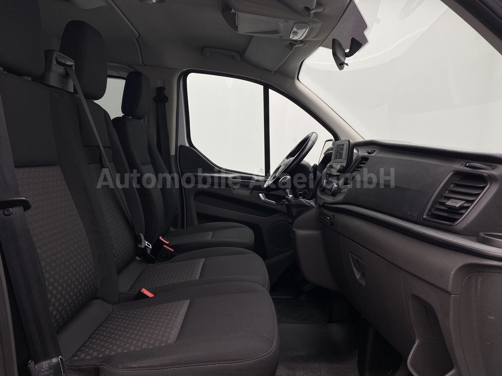 Fahrzeugabbildung Ford Transit Custom 340 L2 *9-Sitzer* AHK 2,4t 0963