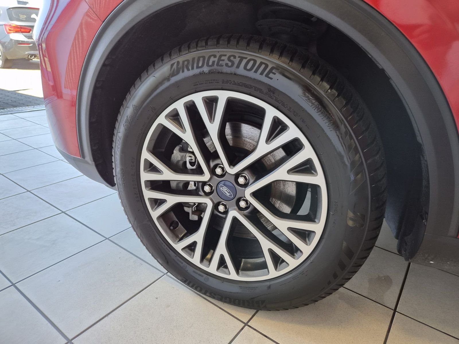 Fahrzeugabbildung Ford Kuga Plug-In Hybrid Titanium / SCHECKHEFT