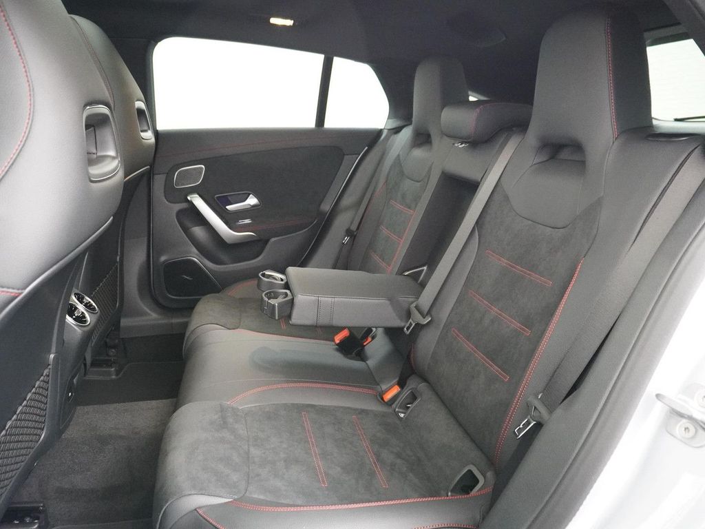 Mercedes-Benz CLA 180 Shooting Brake Star Edition AMG Line | P
