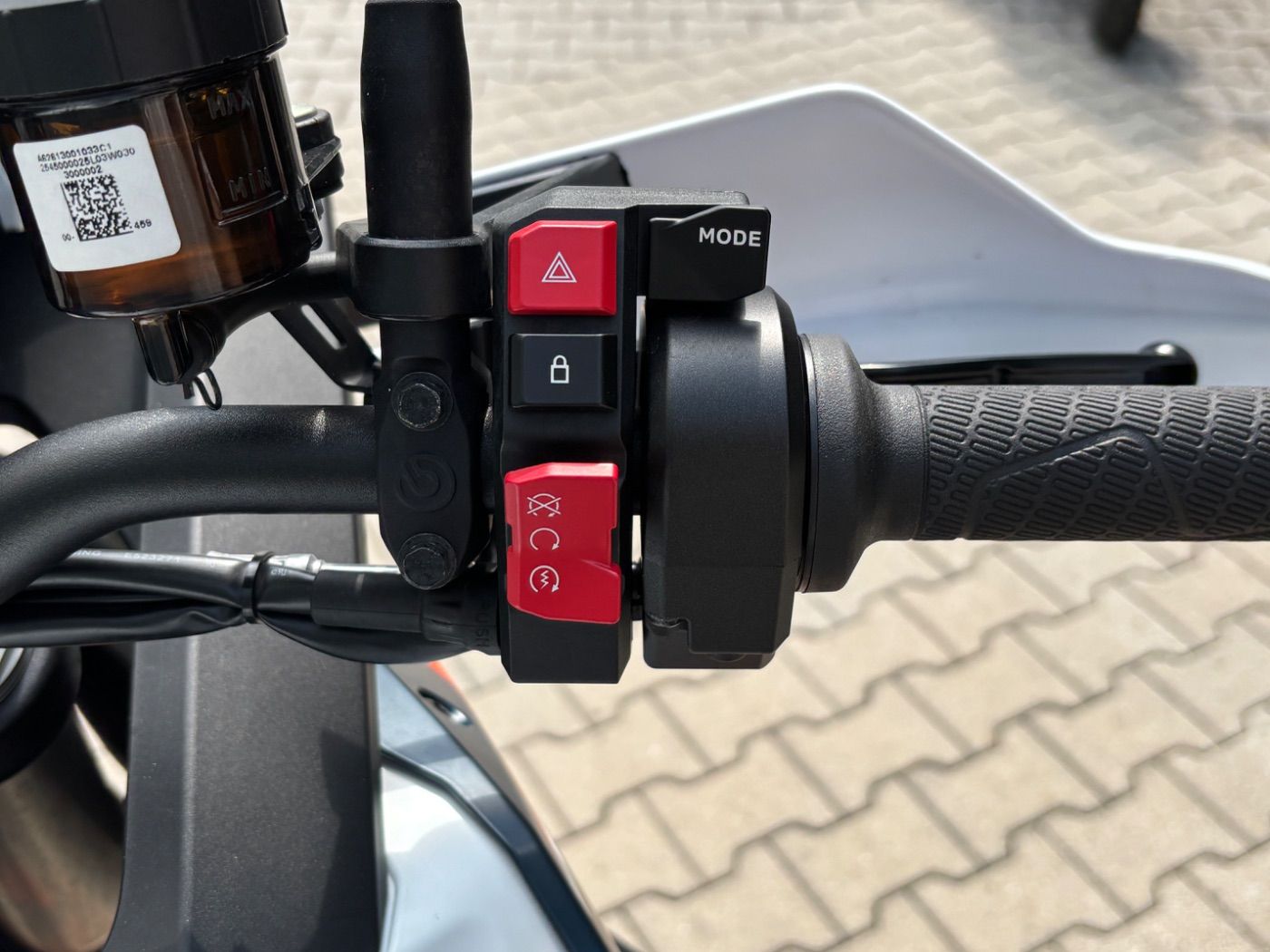 Fahrzeugabbildung KTM 1390 Super Adventure R Techpack, Remus