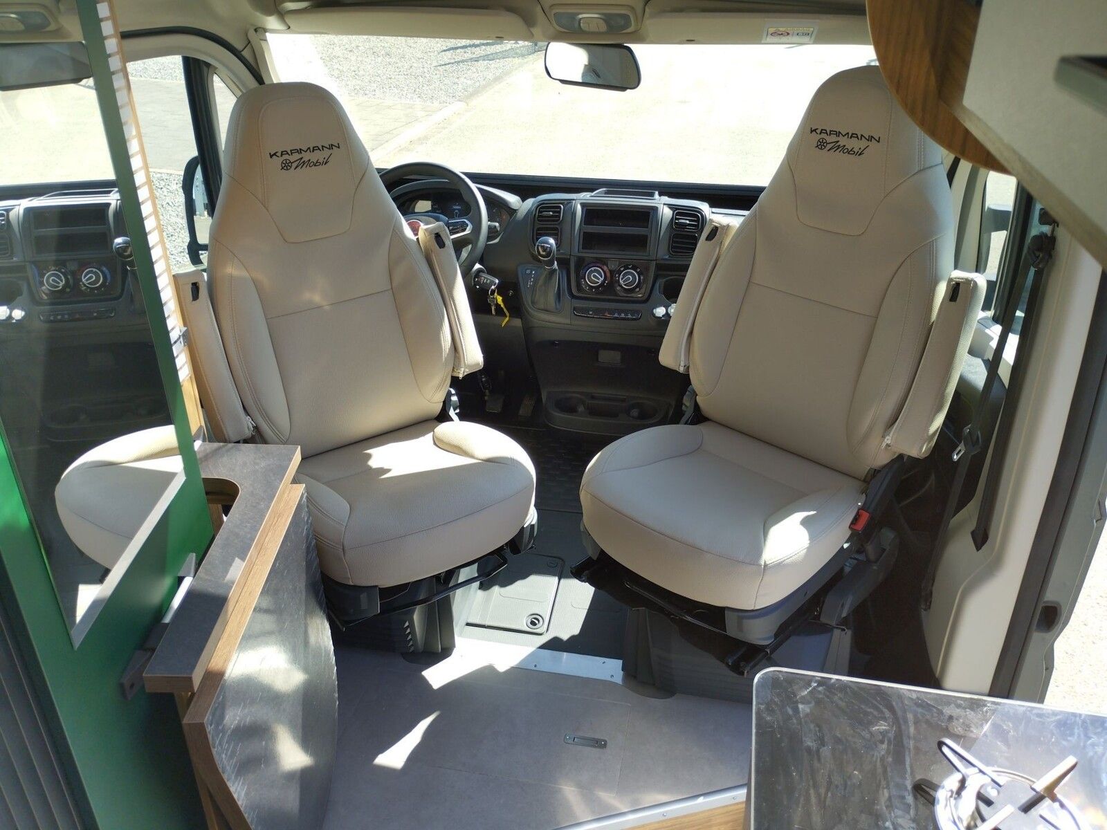 Fahrzeugabbildung Karmann Dexter DE 600 Markise, Captain-Chair-Sitze
