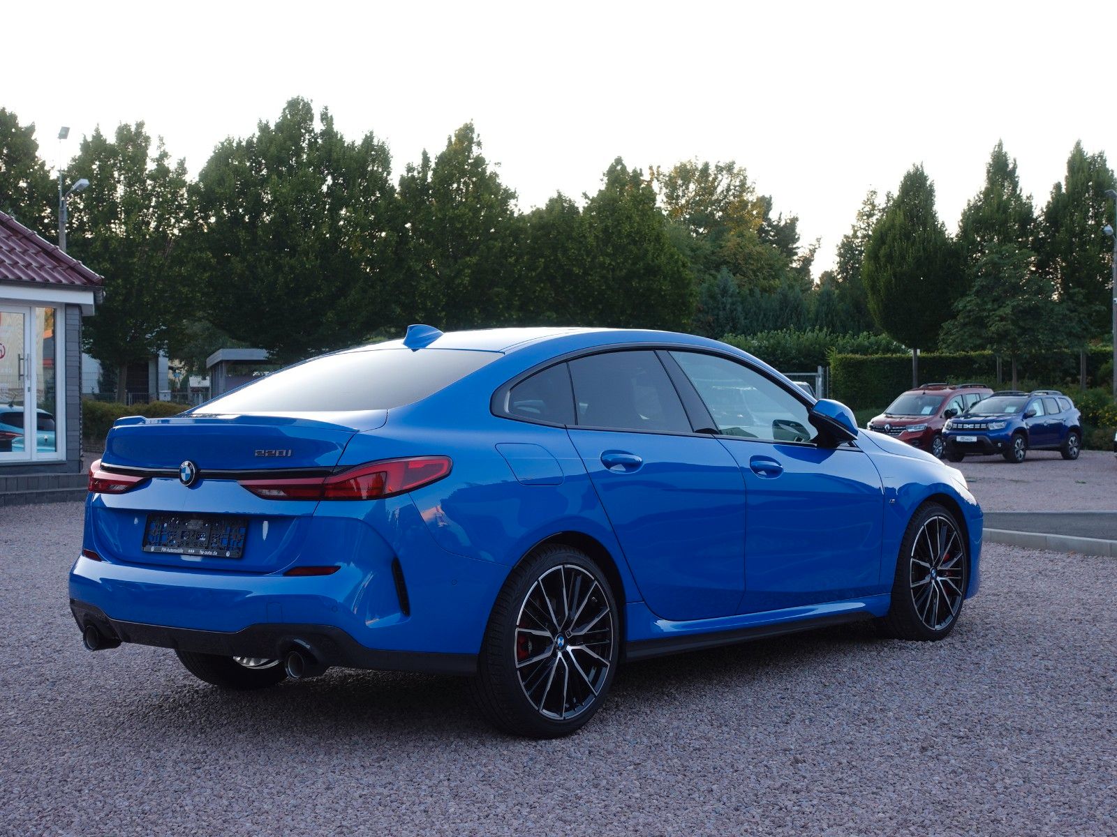 Fahrzeugabbildung BMW 220i Gran Coupé M Sport LED/HUD/Pano/HarmanKard.