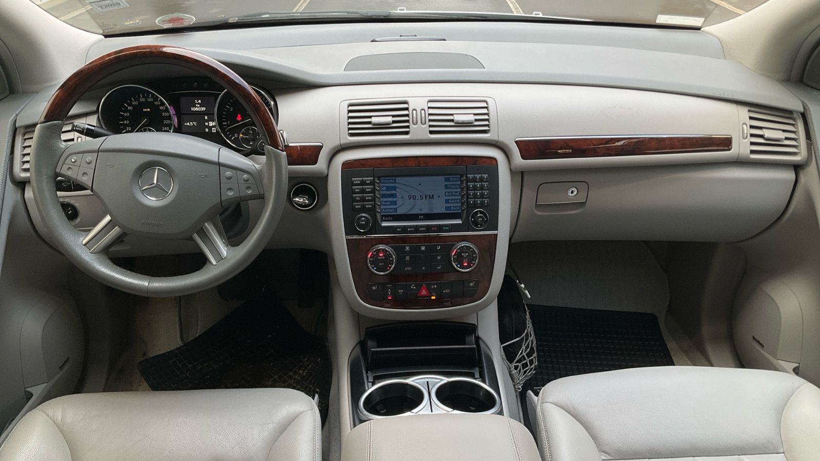 Fahrzeugabbildung Mercedes-Benz R 500 V8 L 4Matic Aut 6-Sitze Leder Memory Pano