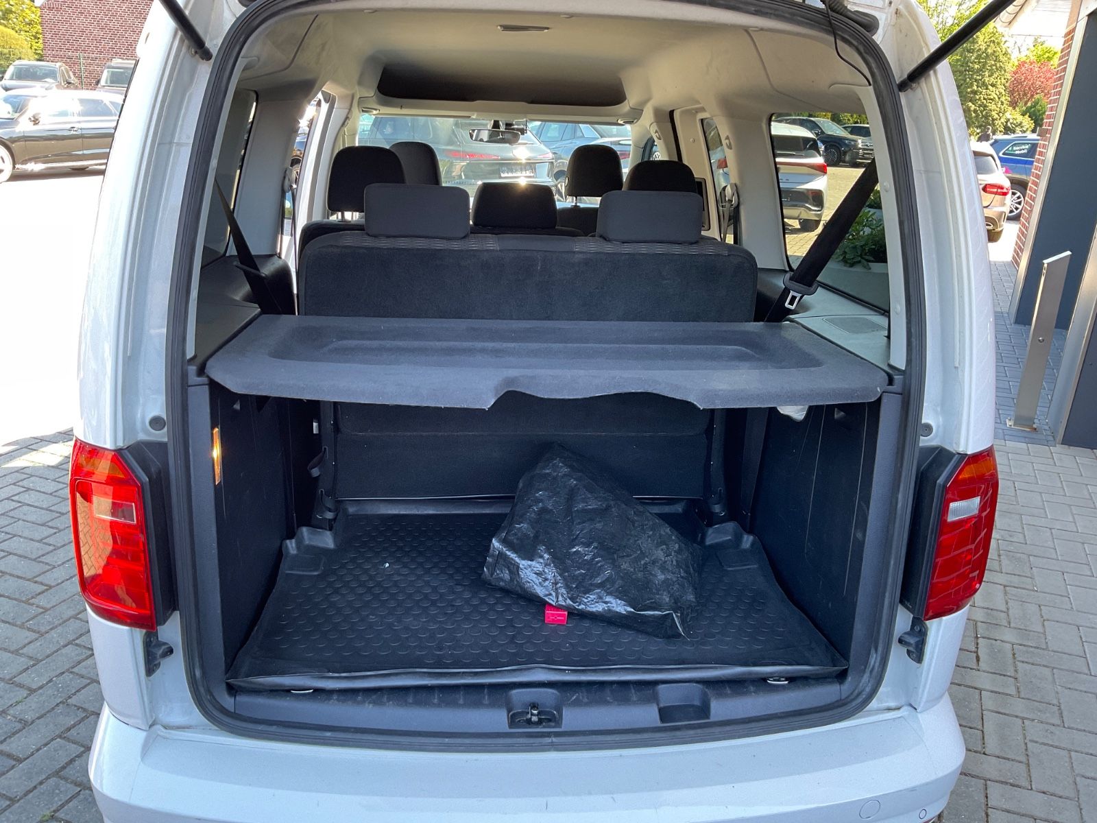 Fahrzeugabbildung Volkswagen Caddy Maxi 2,0TDI DSG Comfort 7 Sitze,AHK,ACC,