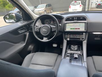Jaguar F-Pace - 9