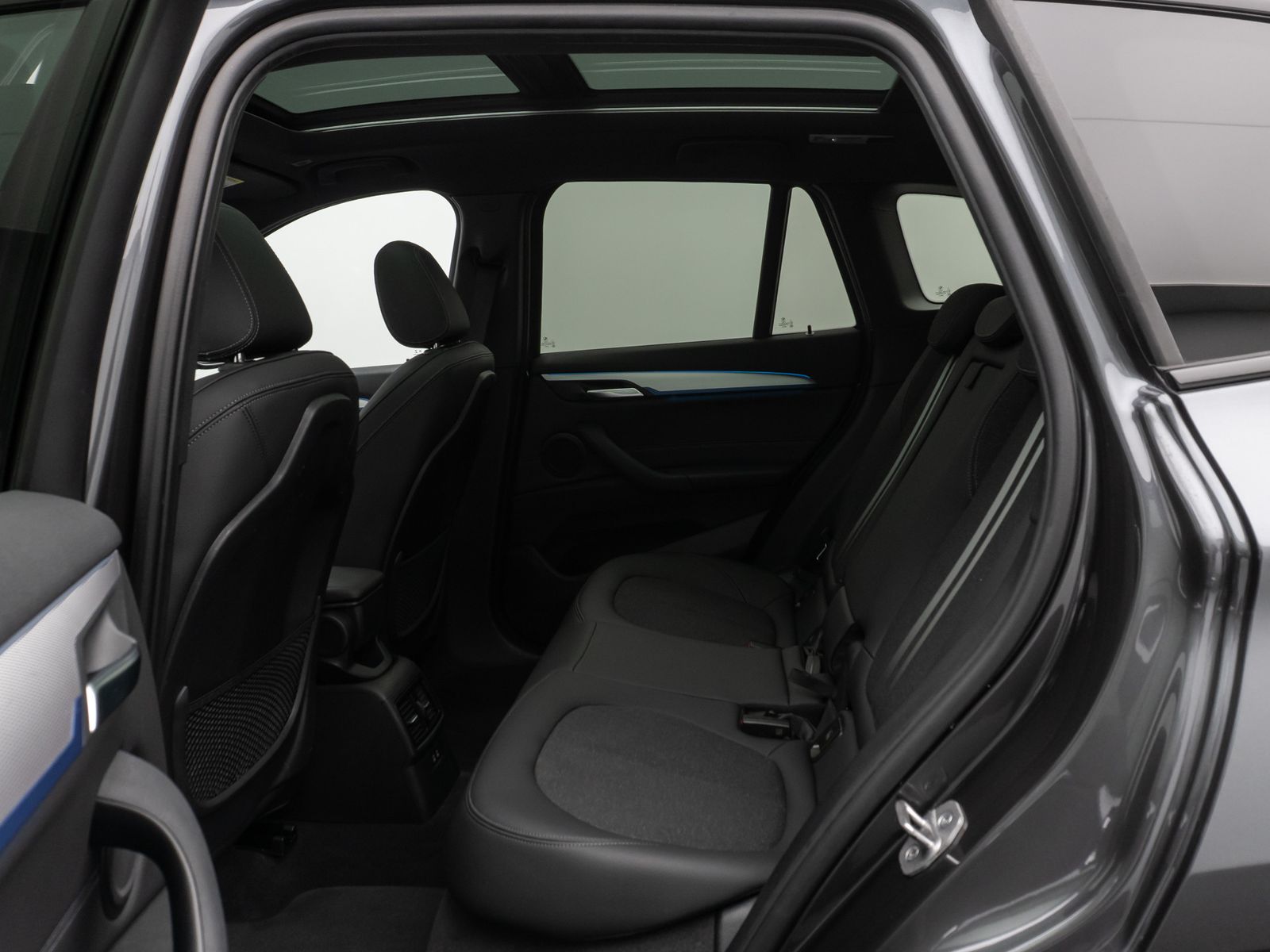 Fahrzeugabbildung BMW X1 xD25e M Sport Panorama Kamera HUD DAB HiFi