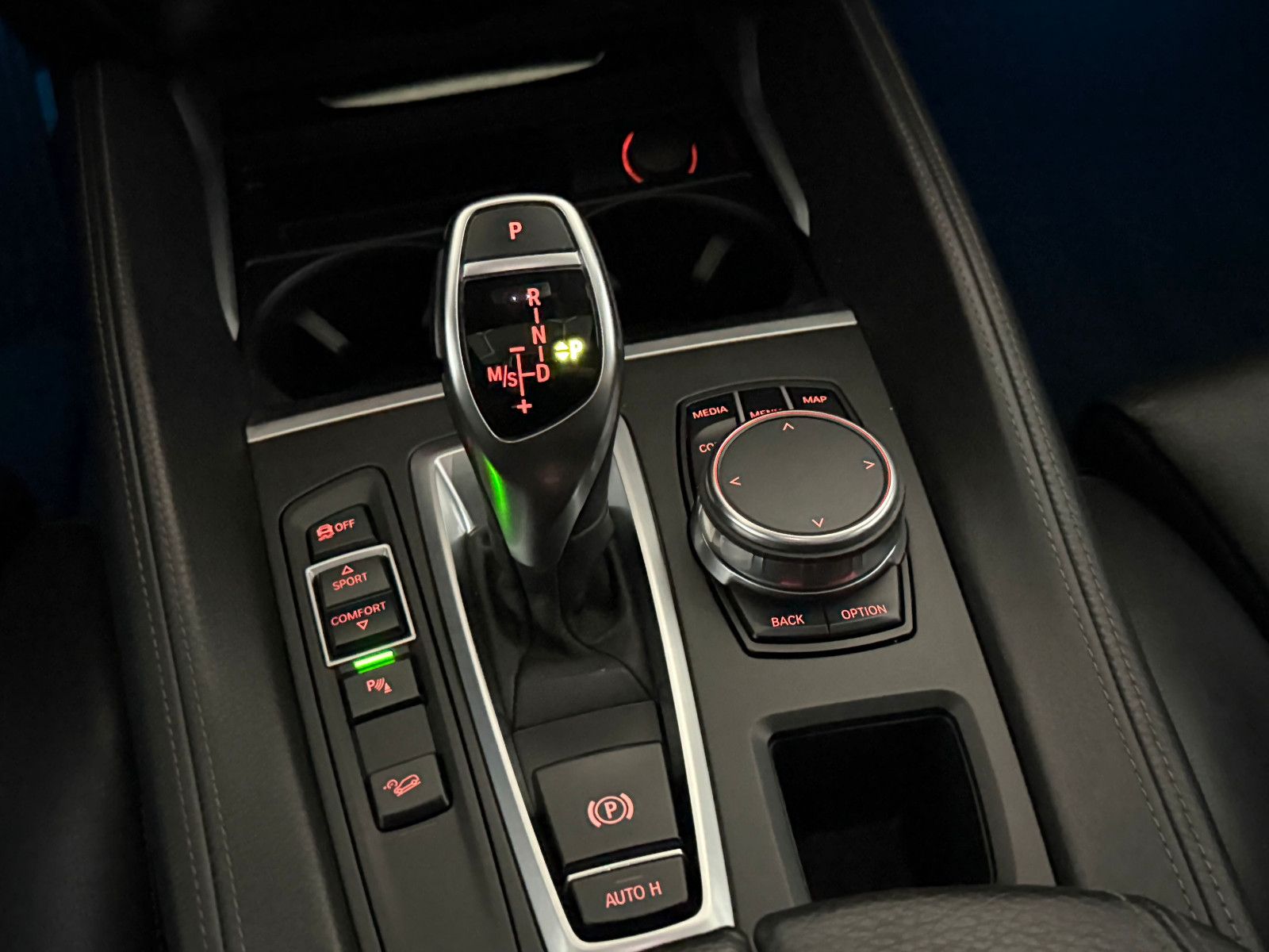 Fahrzeugabbildung BMW X6 xDrive 30 d M SPORT/LED/ACC/H&K/AHK/eGSD