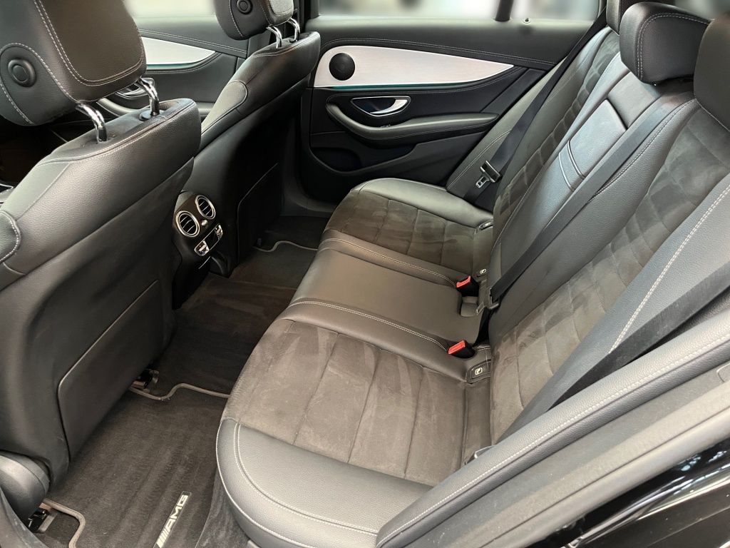 Fahrzeugabbildung Mercedes-Benz E 400 dT 4M AMG AHK Totwi. LED SHZ Sport Ambie.