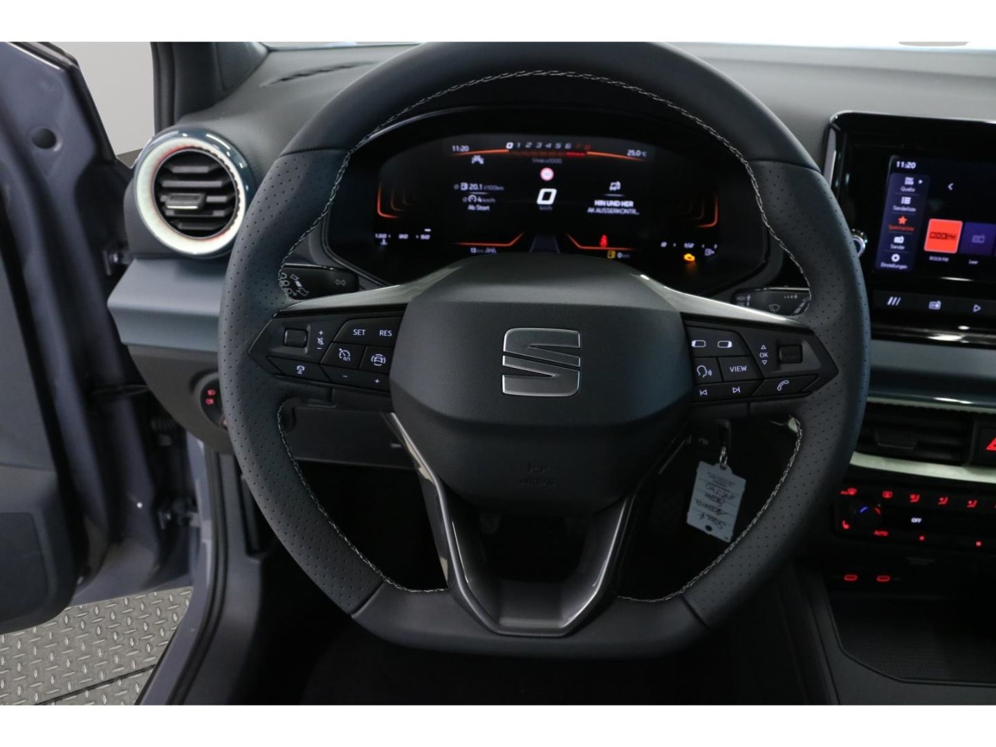 Fahrzeugabbildung SEAT Arona 1.0 TSI 70 kW Style LED ACC Mehrzonenklima
