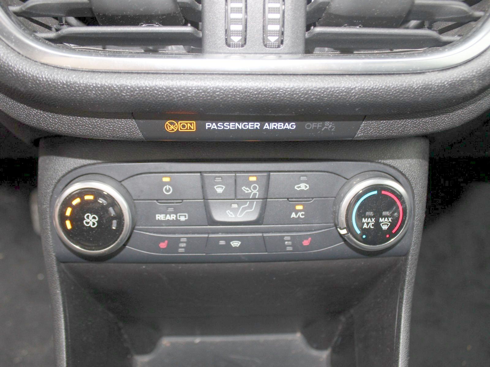 Fahrzeugabbildung Ford Fiesta Cool & Connect 1,1