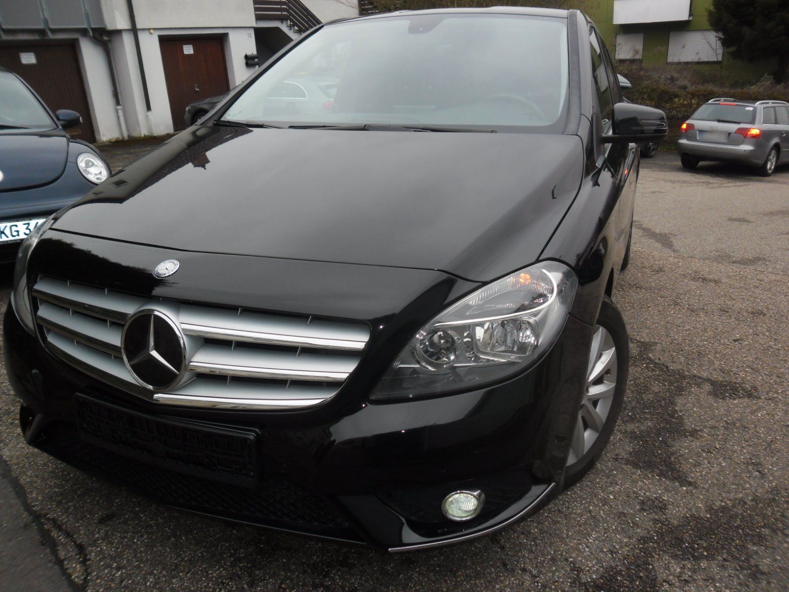 MERCEDES-BENZ B 180