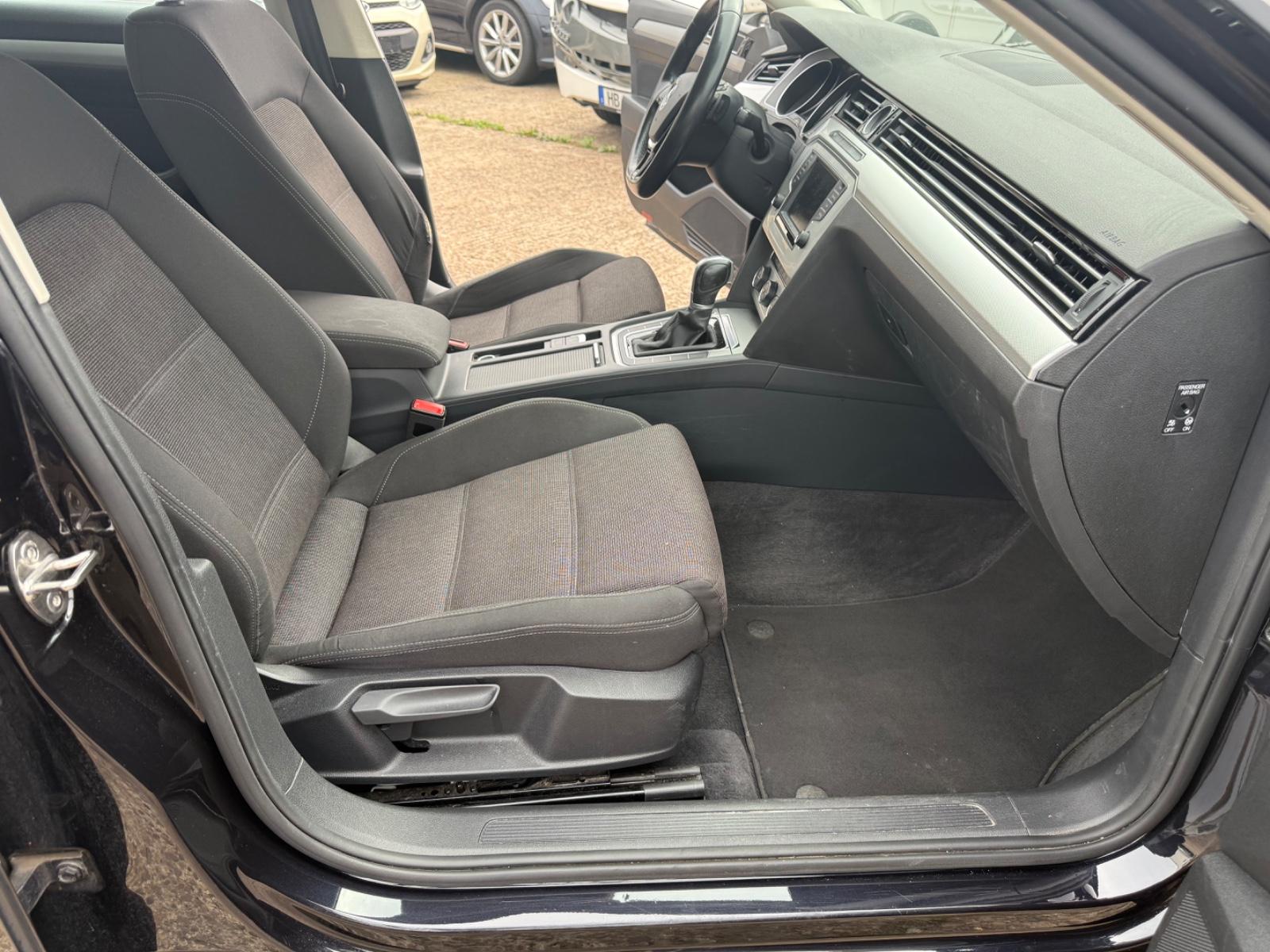 Volkswagen Passat 2015 — photo 17