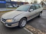 Opel Omega Caravan CD - Opel Omega CD mit Benzin-Antrieb