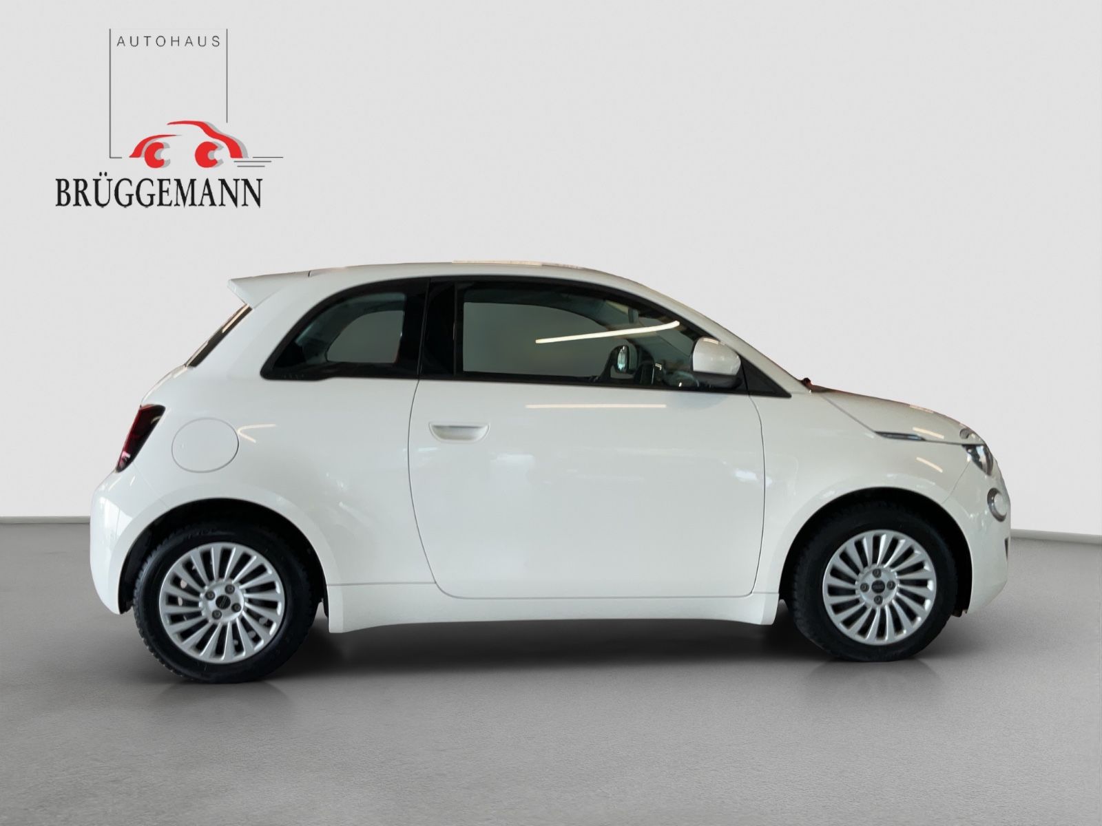 Fahrzeugabbildung Fiat 500e + Radio- & Winterpaket