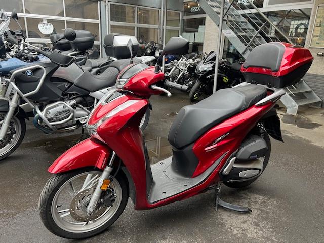 Honda SH 150 AD Topcase /ABS/ Keyless/ HU neu 5229 km