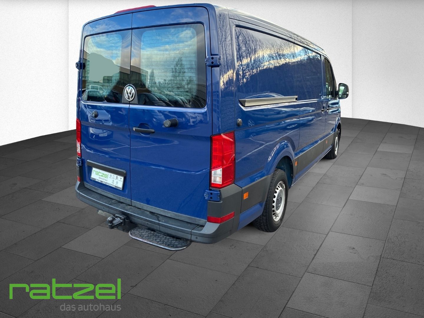 Fahrzeugabbildung Volkswagen Crafter Kasten 35 2.0 TDI L2H1 ML Navi AHK Stand