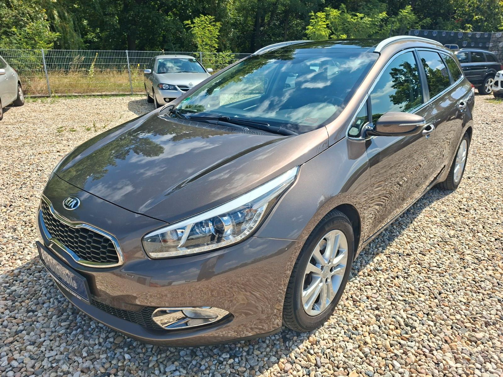 Kia cee'd 2015 — rear view